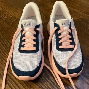 Kizik tennis shoes